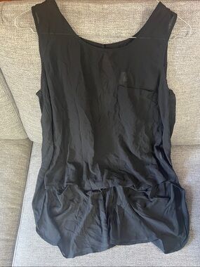 Women's Black Sleeveless Tank Top with Pocket